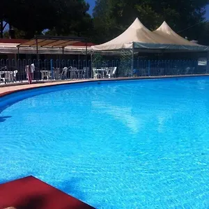 https://campeggio-la-quiete.it-tuscanyhotel.com